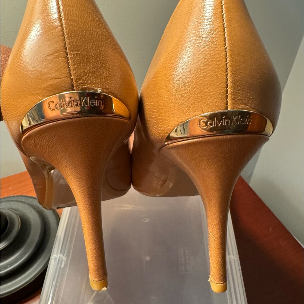 Calvin Klein Gayle Pumps